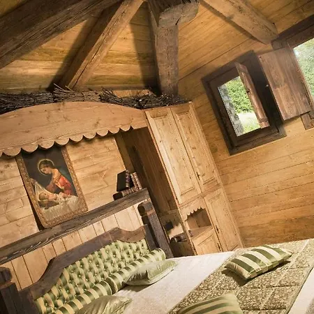 Euthalia Restaurant & *